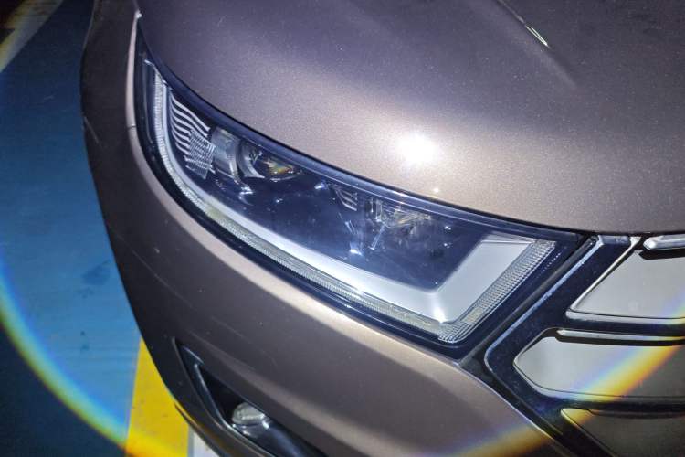 Used Ford Edge 2016 EcoBoost 245 Four-Wheel Drive Titanium Edition 7-Seater Right Front Headlight