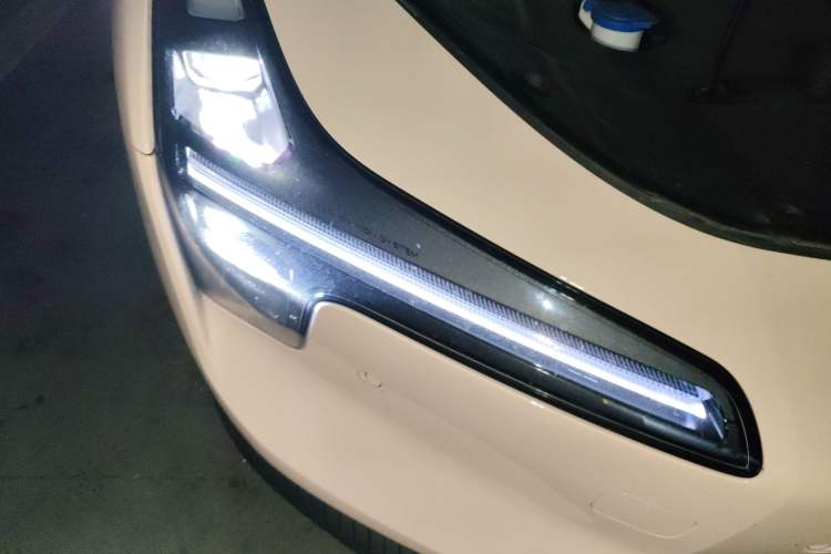 Used XPeng MONA M03 2024 620 with Ultra-Long Range Right Front Headlight