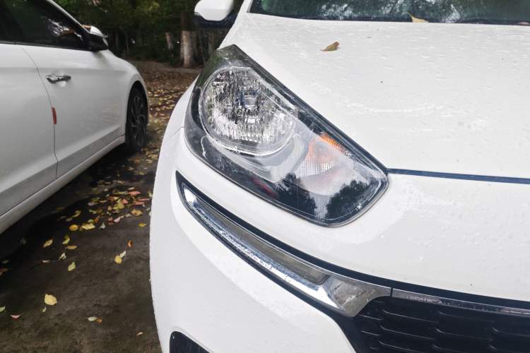 Used Kia KX3 2015 1.6L Automatic Two-Wheel Drive DLX Right Front Headlight