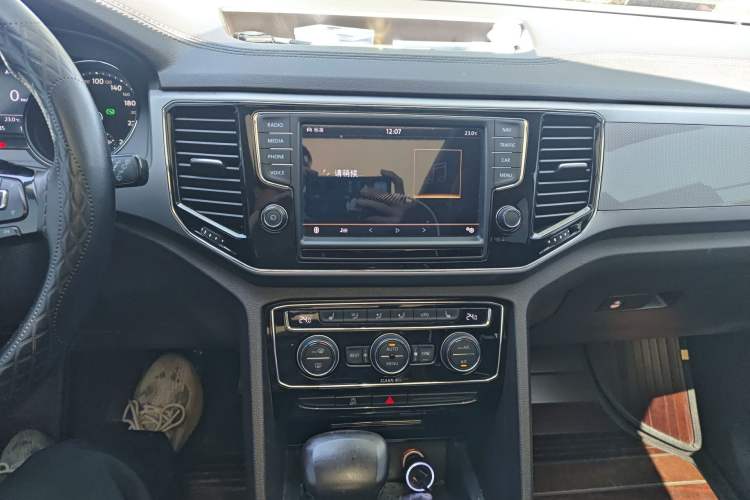 Used Volkswagen Teramont 2017 530 V6 Four-Wheel Drive Luxury Edition Audio And AC Panel