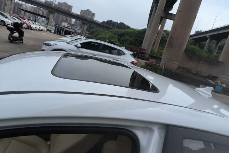 Used CHANGAN Eado 2015 1.6L Automatic Luxury Model Roof