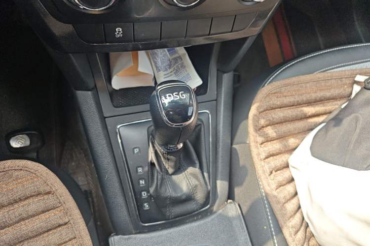 Used Skoda Yeti 2016 1.4TSI DSG Advanced Edition Gear Lever