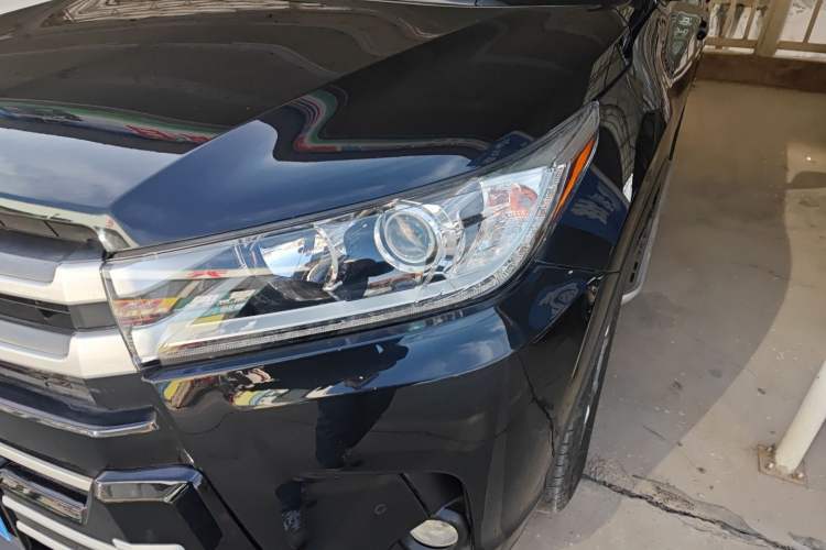 Used Toyota Highlander 2018 2.0T Four-Wheel Drive Luxury Edition 7 Seats China V Emission Standard
