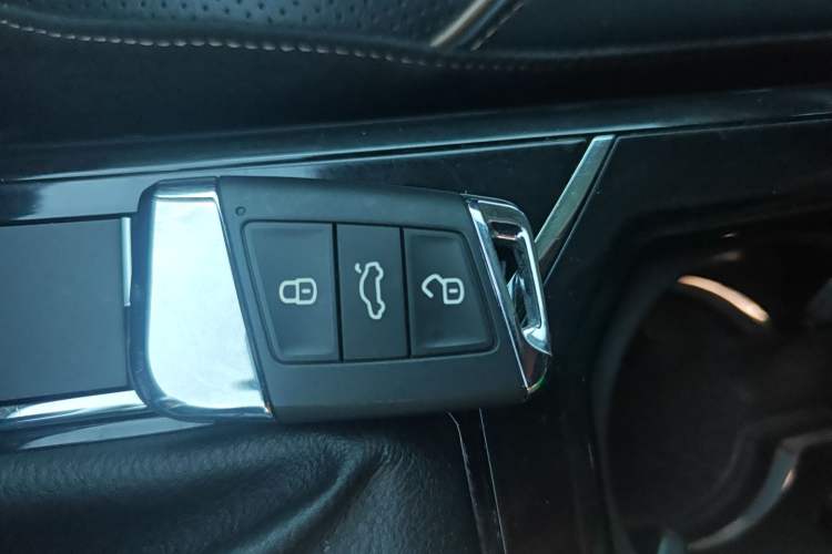 Used Volkswagen Passat 2019 330TSI Luxury Edition China VI Standard
