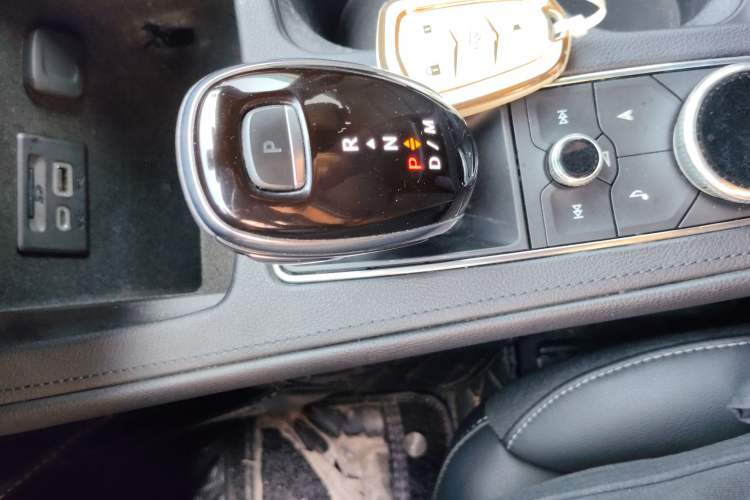 Used Cadillac XT4 2020 28T Two-Wheel-Drive Leading Version
