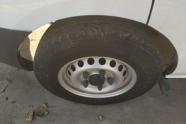 Used Ford Transit 2017 2.0T Diesel Van Short Wheelbase Mid-Roof China V Standard
