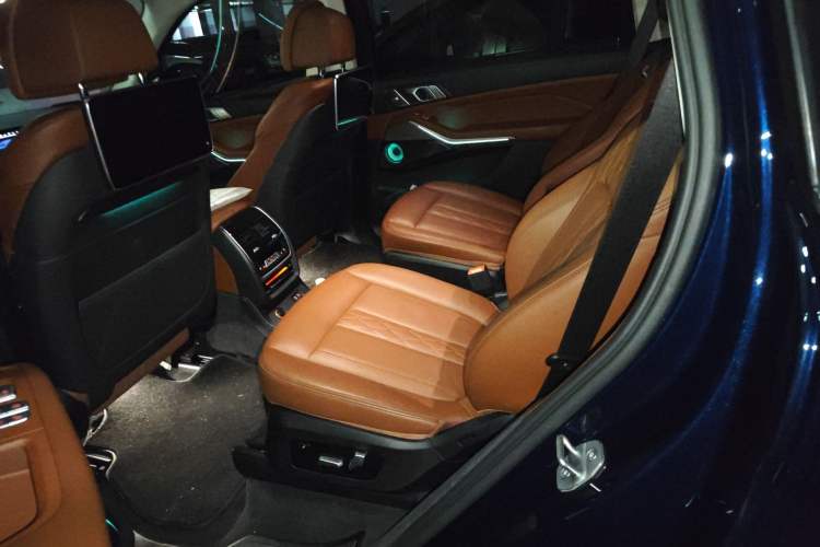 Used BMW X7 2022 xDrive40i Executive M Sport Package Left Rear Seat