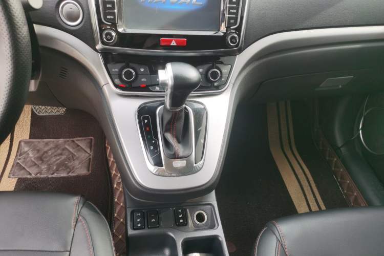 Used Haval H6 2017 Blue Label Sport Edition 1.5T Automatic Two-Wheel Drive Luxury Model Gear Lever
