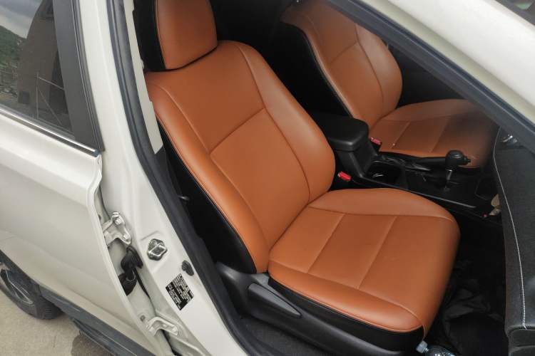 Used Toyota RAV4 2019 2.0L CVT Two-Wheel Drive Luxury Version China VI Standard Right Front Seat