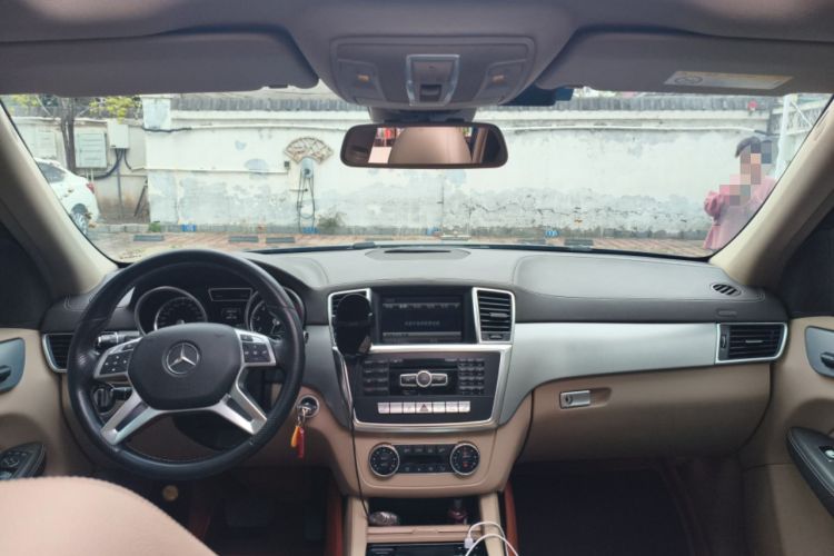 Used Mercedes-Benz GL-Class 2015 GL 400 4MATIC Dynamic Model Center Console