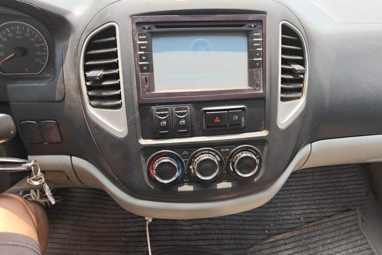 Used FORTHING Lingzhi 2014 V3 1.5L 7-Seater Standard Model II Audio And AC Panel