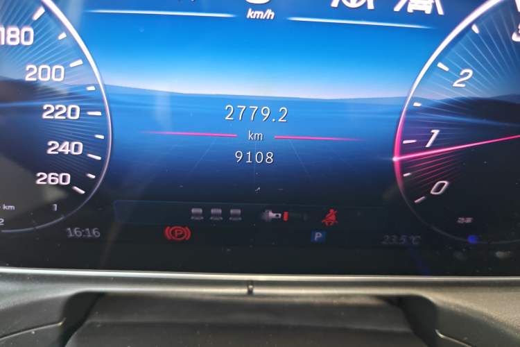 Used Mercedes-Benz C-Class 2024 Facelifted C-Class 260 L Night Edition Sports Version Odometer Close Up