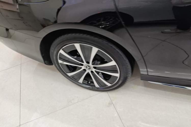 Used Mercedes-Benz E-Class New Energy 2023 E 350 e L Plug-in Hybrid Sports Sedan
