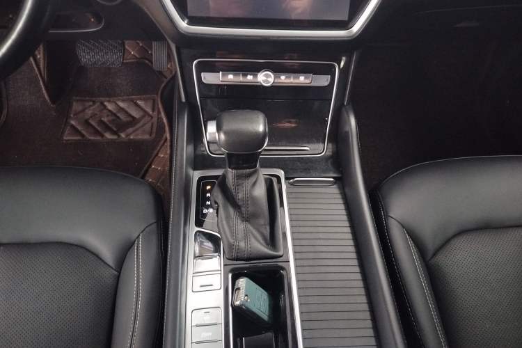 Used Roewe RX8 2019 30T Smart Connectivity Two-Wheel Drive Supreme Flagship Edition
