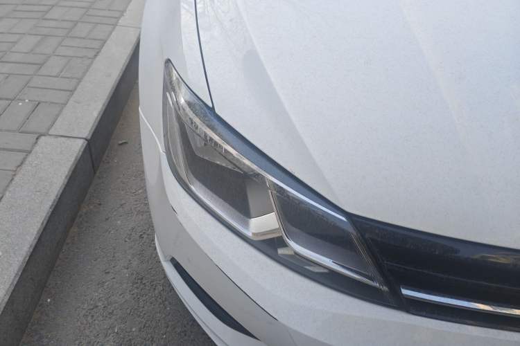 Used Volkswagen Lamando 2015 280TSI DSG Comfort Edition Right Front Headlight