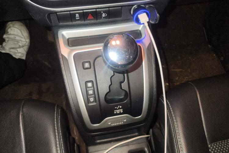 Used Jeep Compass 2014 Revised Version 2.4L Four-Wheel Drive Comfort Edition Gear Lever