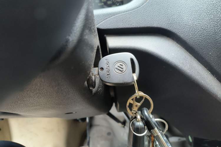 Used Foton Scenic V5 2017 1.5L Long-Wheelbase 450 Van Standard Edition DAM15DR
