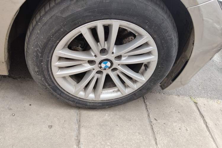 Used BMW 3 Series 2015 316Li Fashion Model
