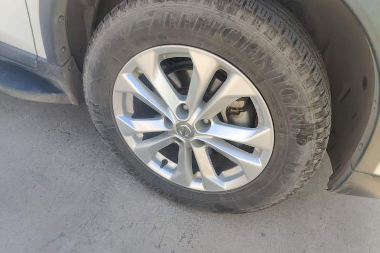 Used Nissan X-Trail 2014 2.0L CVT Comfort Edition 2WD Right Front Wheel Hub