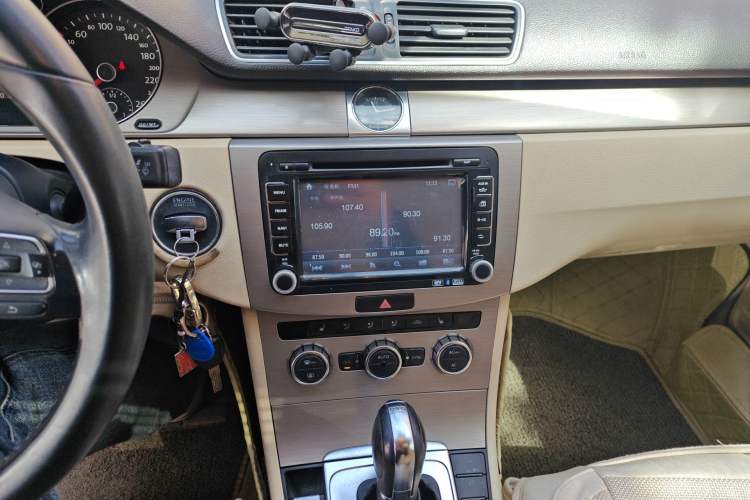 Used Volkswagen Magotan 2012 1.8TSI Luxury Model Audio And AC Panel