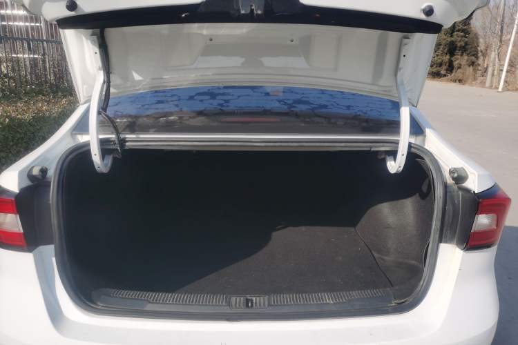 Used Roewe i5 2019 1.5L Automatic 4G Connected Langhao Edition
