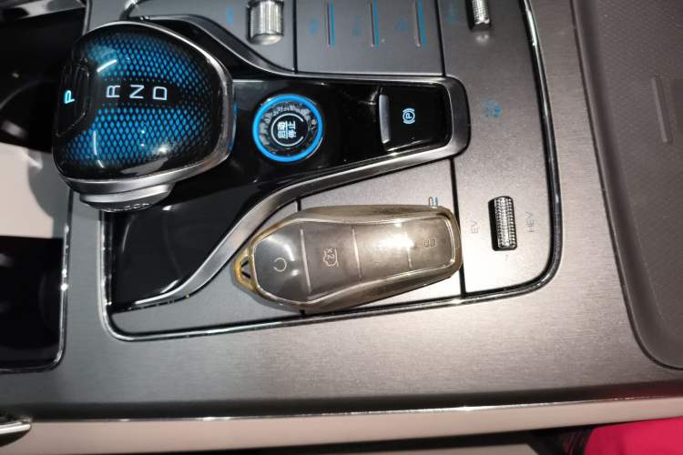 Used BYD Tang New Energy 2024 DM-i Glory Edition 112KM Prestige Model
