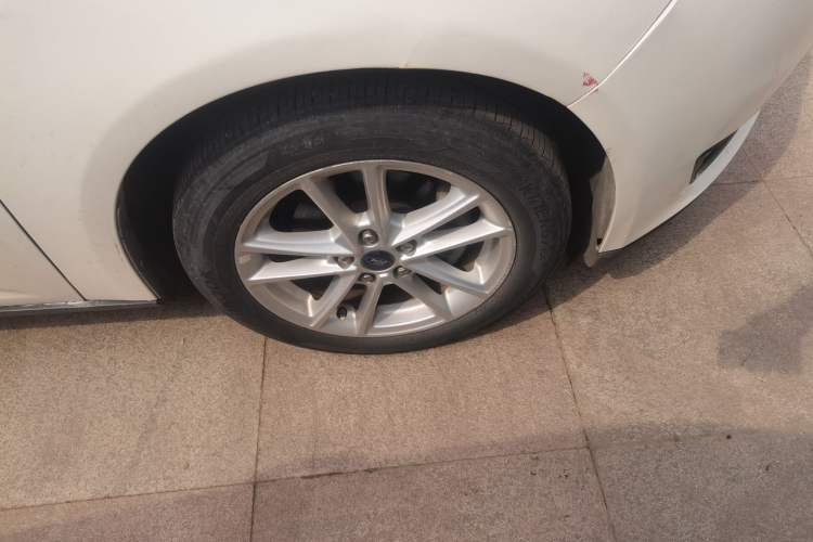 Used Ford Focus 2017 Sedan 1.6L Automatic Fashion Edition Smart Drive Version Right Front Wheel Hub