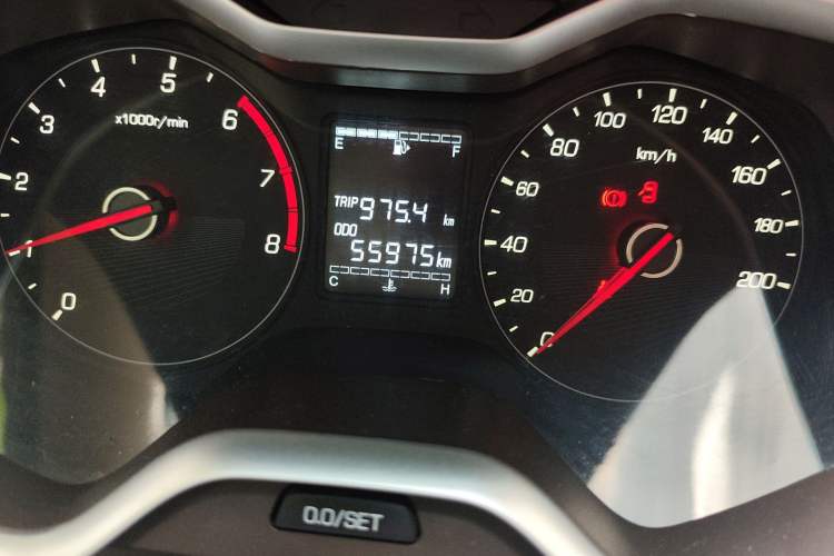 Used Baojun 310W 2017 1.5L Manual Comfort Version China V Odometer Close Up