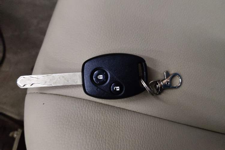 Used Honda CR-V 2010 2.0L automatic two-wheel drive urban version Vehicle Key