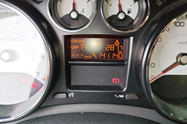 Used Peugeot 308 2014 Enjoyment Edition Classic 1.6L Automatic Fashion Model Odometer Close Up