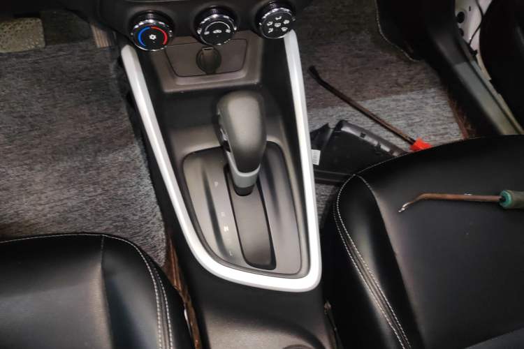 Used Chevrolet Cavalier 2020 325T Automatic Enjoyment Edition Gear Lever