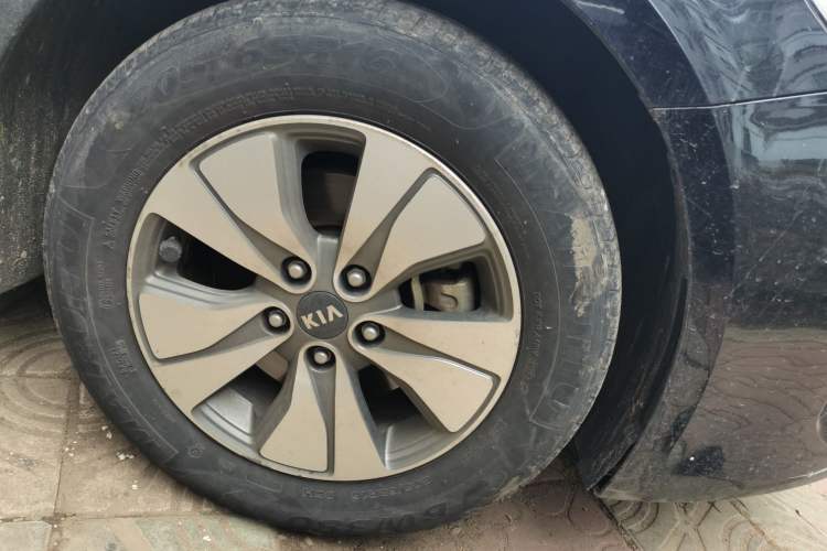 Used Kia K5 2016 2.0L Hybrid GLS Right Front Wheel Hub