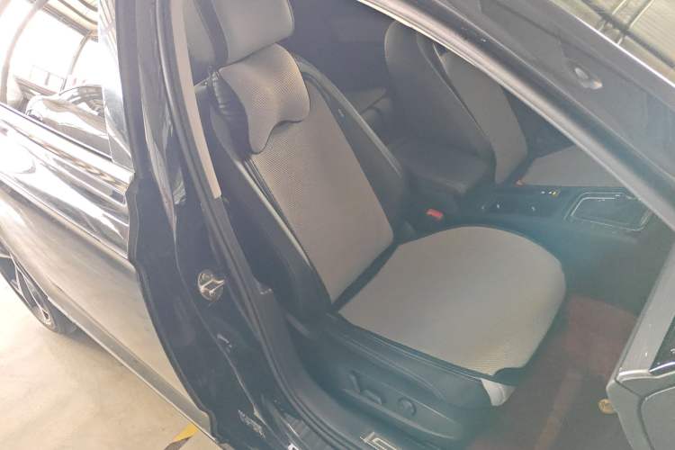 Used Volkswagen Magotan 2023 2 Million Units Limited Edition 330TSI DSG Leading Version
