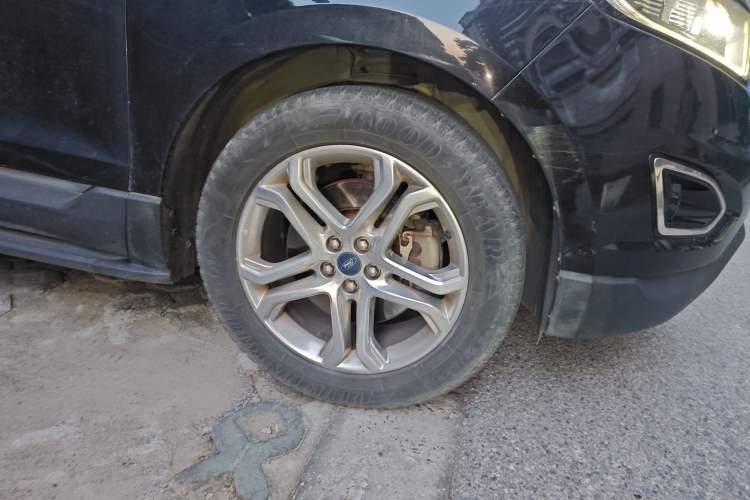 Used Ford Edge 2015 2.0T GTDi Two-Wheel-Drive High-Line Version