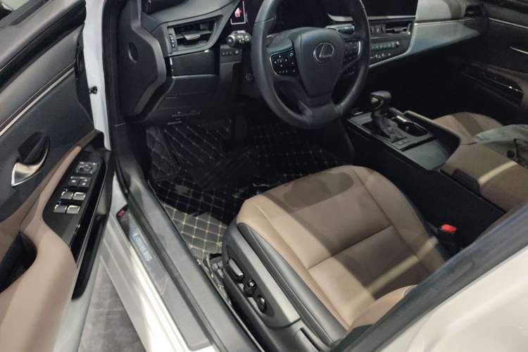 Used Lexus ES 2023 200 Excellence Edition Driver Seat