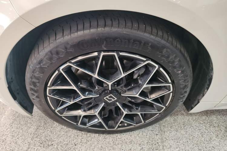 Used Zeekr 001 2025 WE Edition 95 kWh All-Wheel Drive
