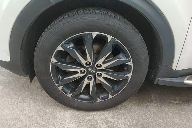Used Kia KX5 2016 1.6T Automatic Two-Wheel Drive DLX Left Front Wheel Hub