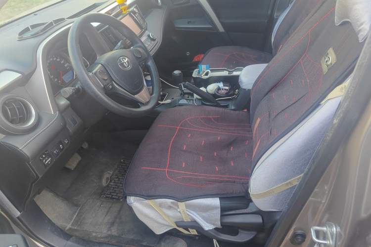 Used Toyota RAV4 2016 2.0L CVT Two-Wheel Drive Fashion Edition China V Standard Left Front Seat