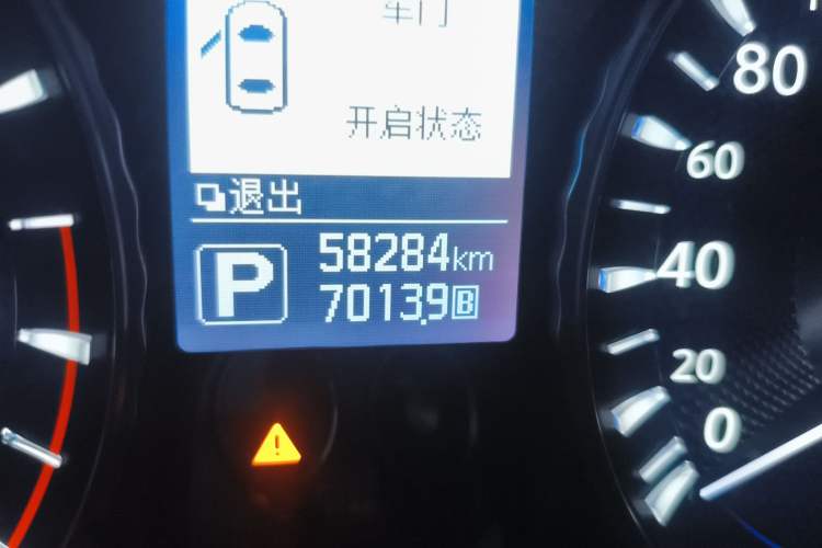 Used Infiniti Q70 2017 Q70L 2.5L Elite Edition Odometer Close Up