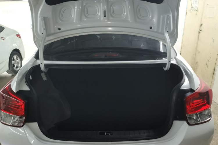 Used Hyundai Verna (older generation) 2020 1.4L Manual GL Refreshed Edition Trunk