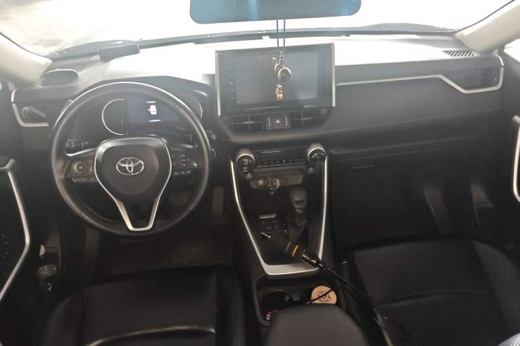 Used Toyota RAV4 2020 2.0L CVT Two-Wheel Drive Fashion Edition Center Console