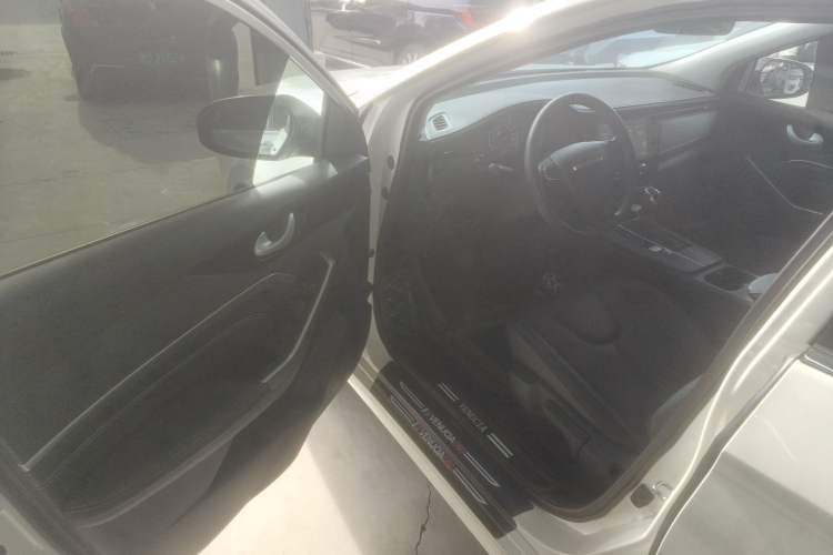 Used Venucia D60 2023 PLUS 1.6L XE CVT Trendy Edition