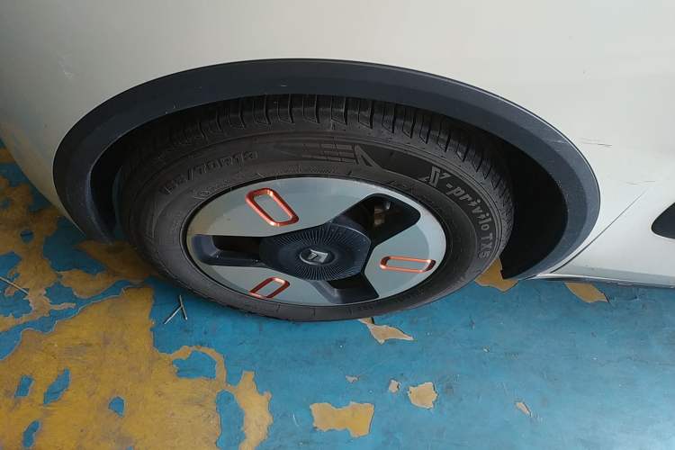 Used Baojun KiWi EV 2022 Designer Lite Edition Ternary Lithium Left Front Wheel Hub