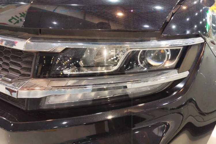 Used Zotye Domy X7 2018 2.0T Automatic Prestige Edition Left Front Headlight