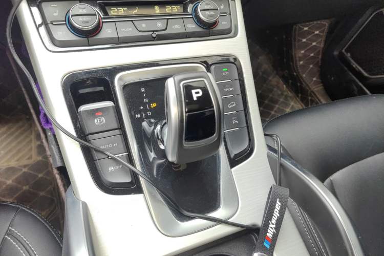 Used Geely Auto Emgrand X7 Sport 2020 1.8TD DCT Two-Wheel Drive Smart Connect 4G-Enabled Version
