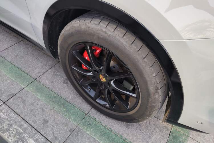 Used Porsche Cayenne 2024 Cayenne 3.0T Right Front Wheel Hub