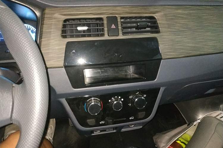 Used Jinbei Hiace X30 2024 1.5L Champion Edition Passenger Vehicle 5/6/7 Seats
