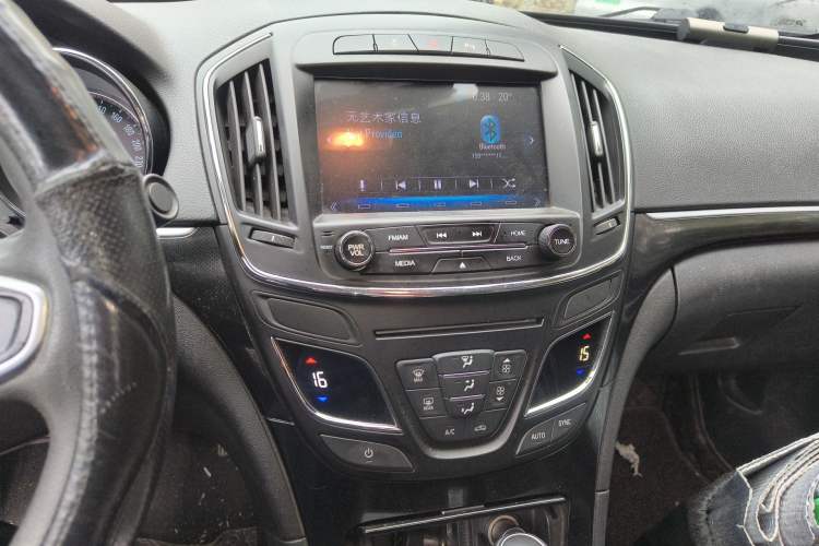 Used Buick Regal 2015 1.6T Leading Technology Model Audio And AC Panel