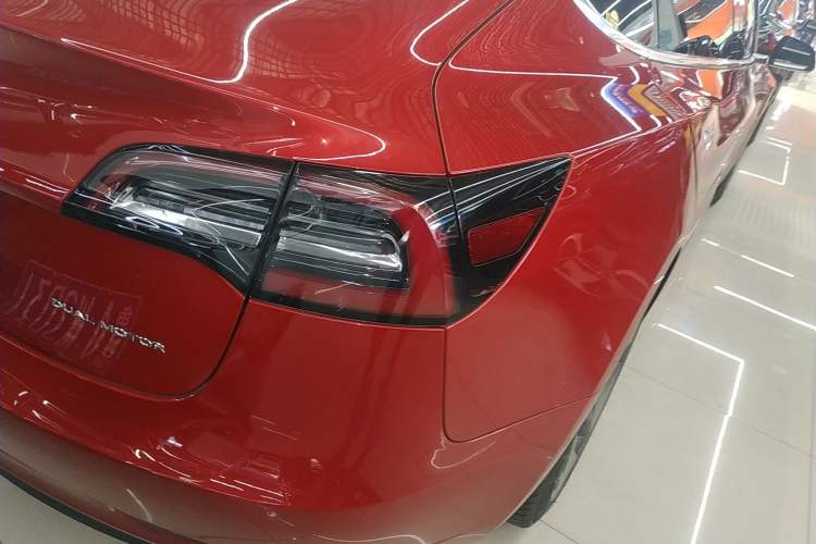 Used Tesla Model 3 2019 Long-Range All-Wheel-Drive Version
