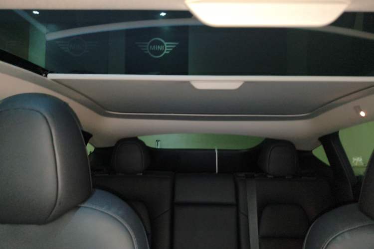 Used Tesla Model Y 2023 Long-Range All-Wheel-Drive Version
